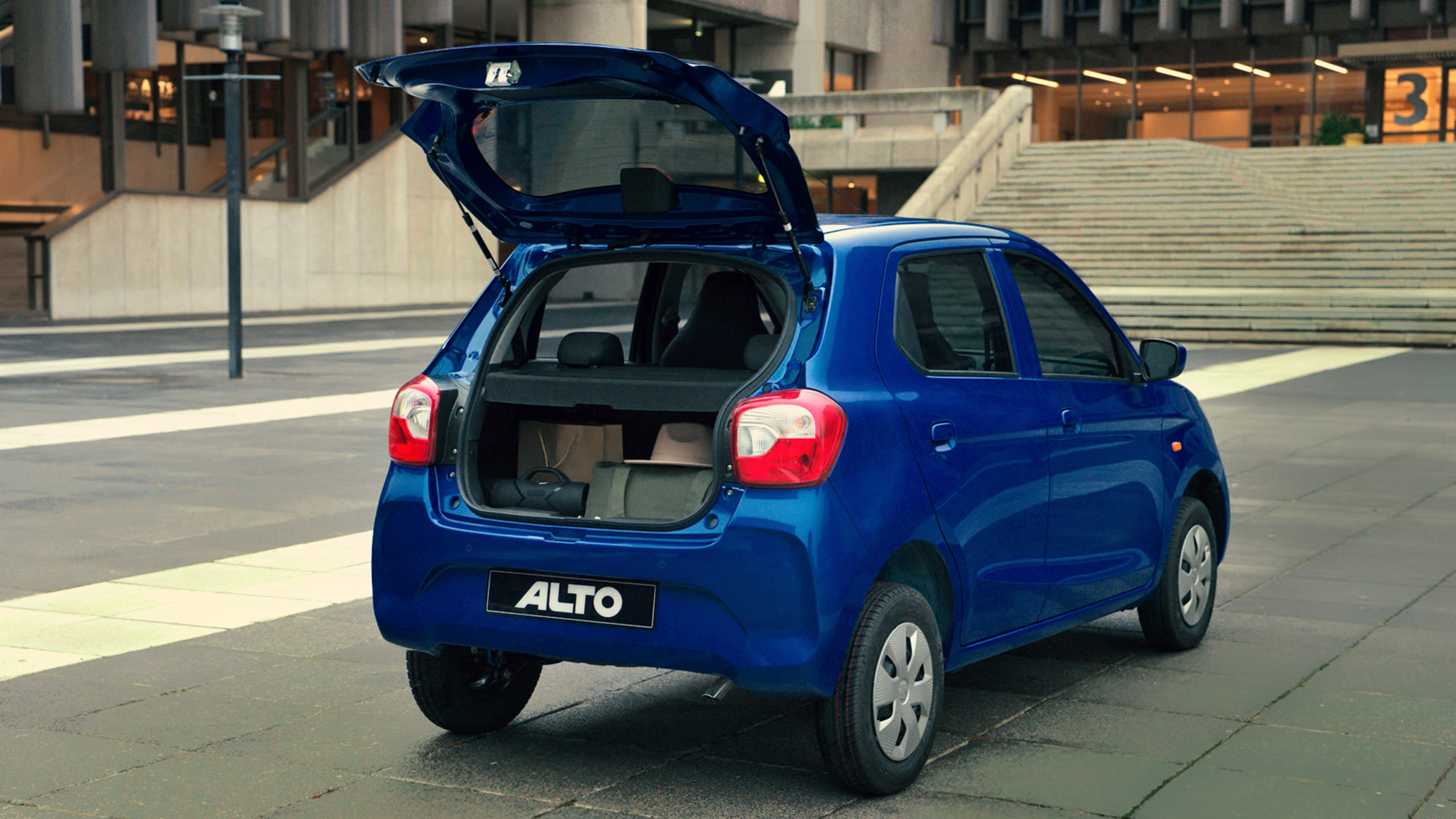 Alto side driving in city