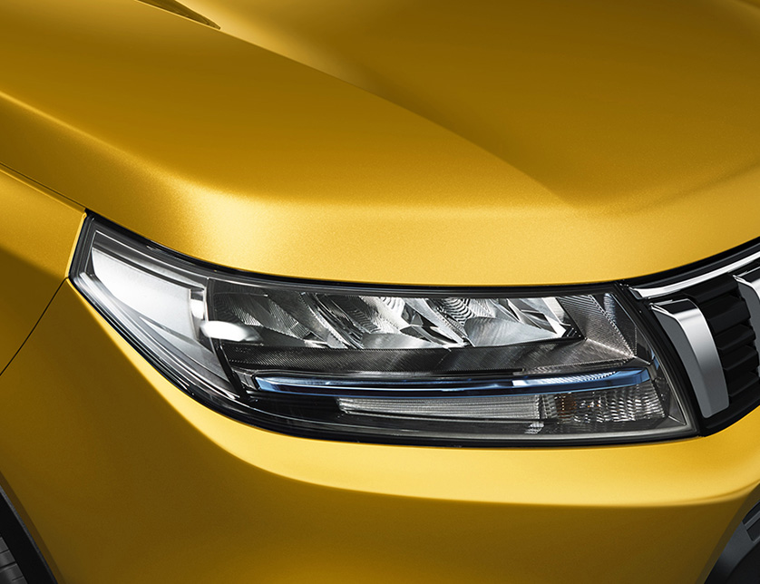 close-up-shot-of-Vitara's-LED-headlamps