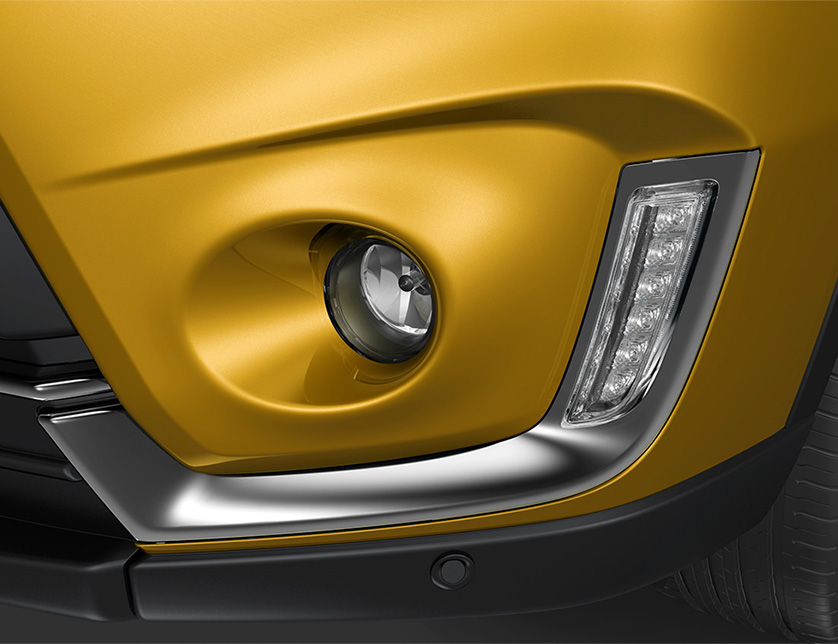 close-up-shot-of-Vitara's-daytime-running-lamps-and-fog-lamps