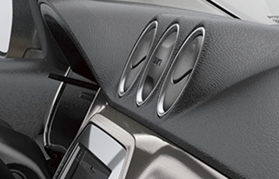 Vitara's-soft-pad-instrument-panel