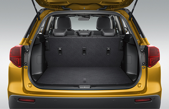 VITARA-rear-door-opened-with-rear-seats-folded-down