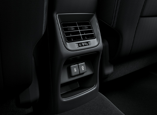 Baleno-rear-ac-vents-and-USB-sockets