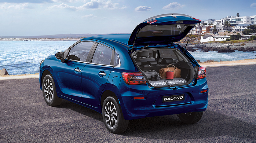 Baleno-tail-gate-opened-with-full-of-luggage