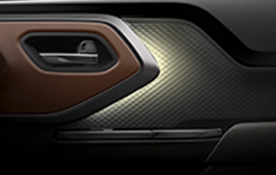 suzuki-e-vitara-interior-door-panel-with-warm-white-ambient-lighting-close-up