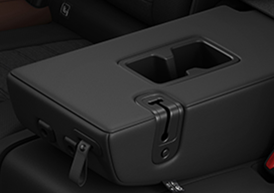 suzuki-e-vitara-rear-seat-armrest-with-cupholder