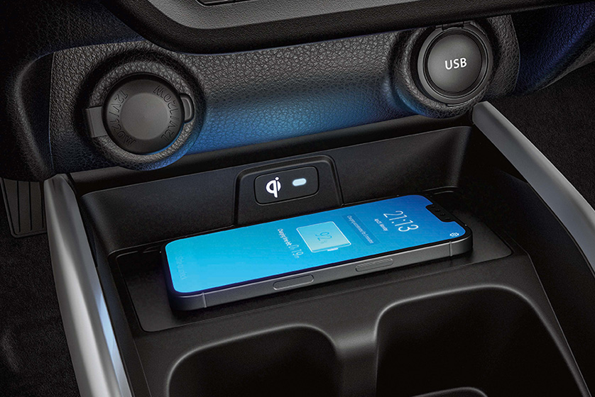 Suzuki-Fronx-interior-wireless-charger