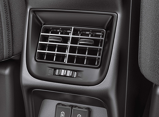 Suzuki-Fronx-interior-rear-AC-vents