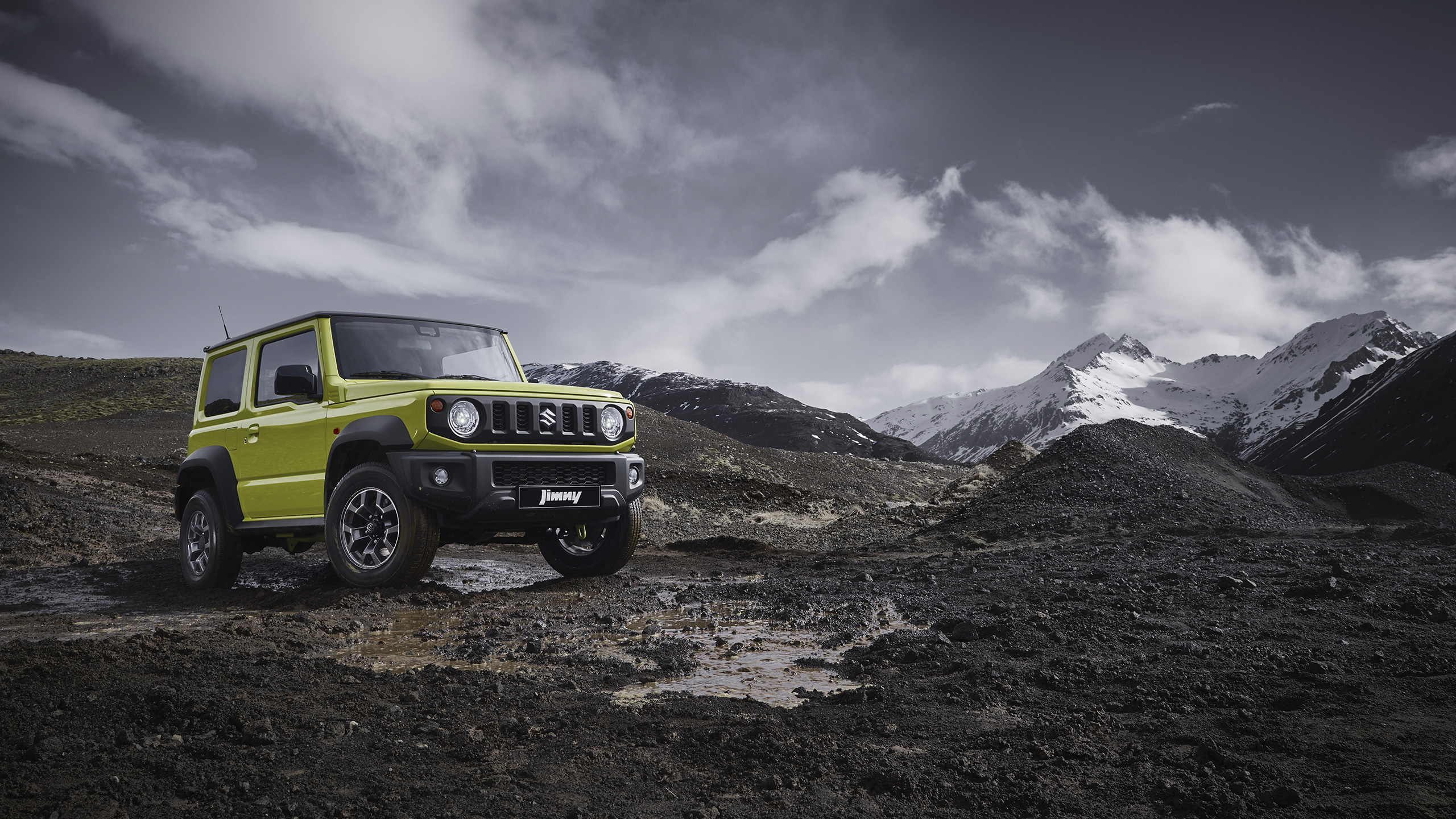 Front-view-of-Jimny-in-Iceland