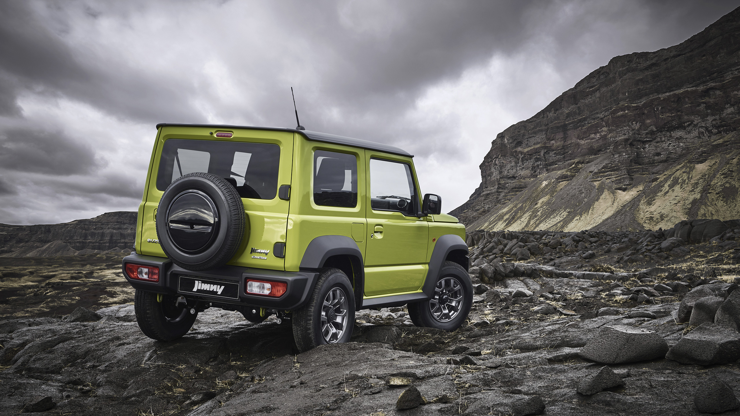 Suzuki Jimny Accessories Revealed: Decal Kits, Alloys & More