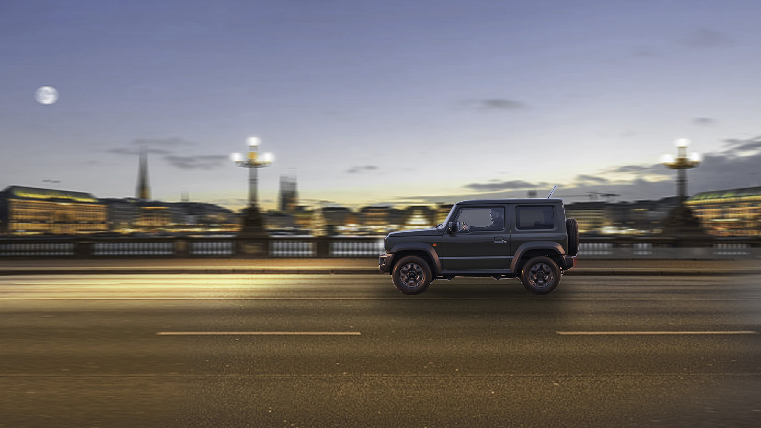 Side-view-of-Jimny-driving-in-the-city