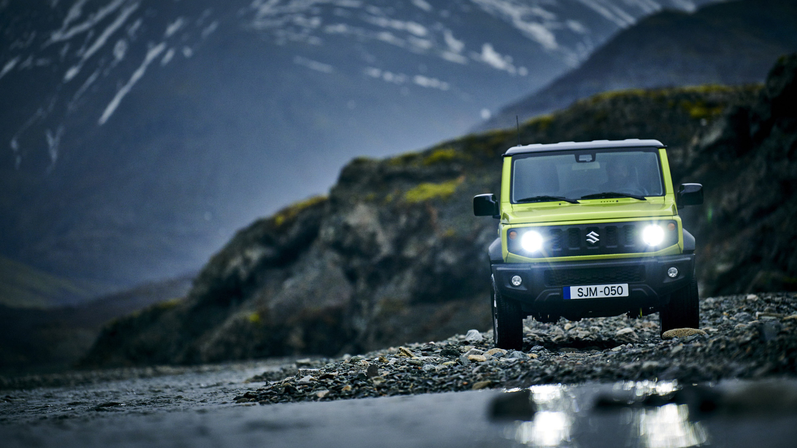 Front-view-of-Jimny-driving-in-Iceland