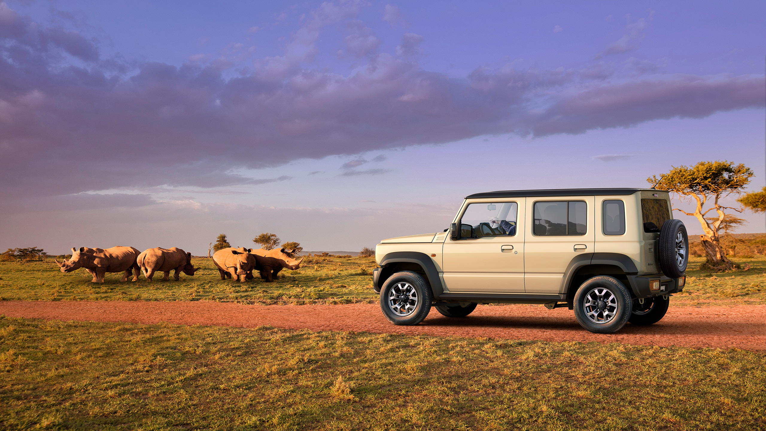 Jimny-5door-parked-near-rhinos