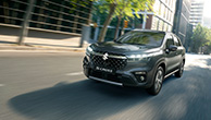 image_from_world_premiere_of_the_all-new_S-CROSS_front_driving_city