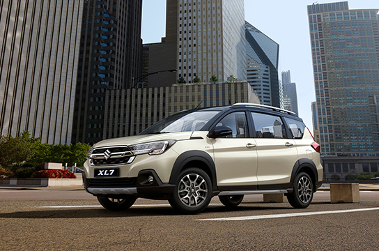 Ivory-Suzuki-XL7-parking-in-city