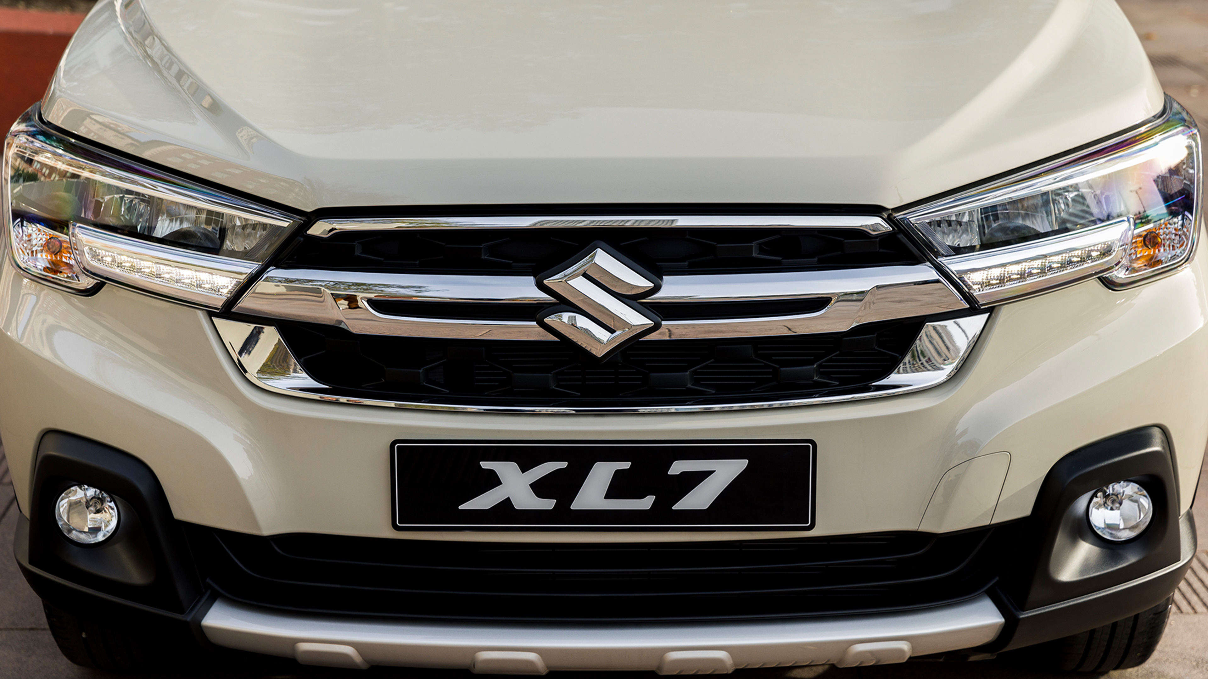 Suzuki-XL7-front-grille