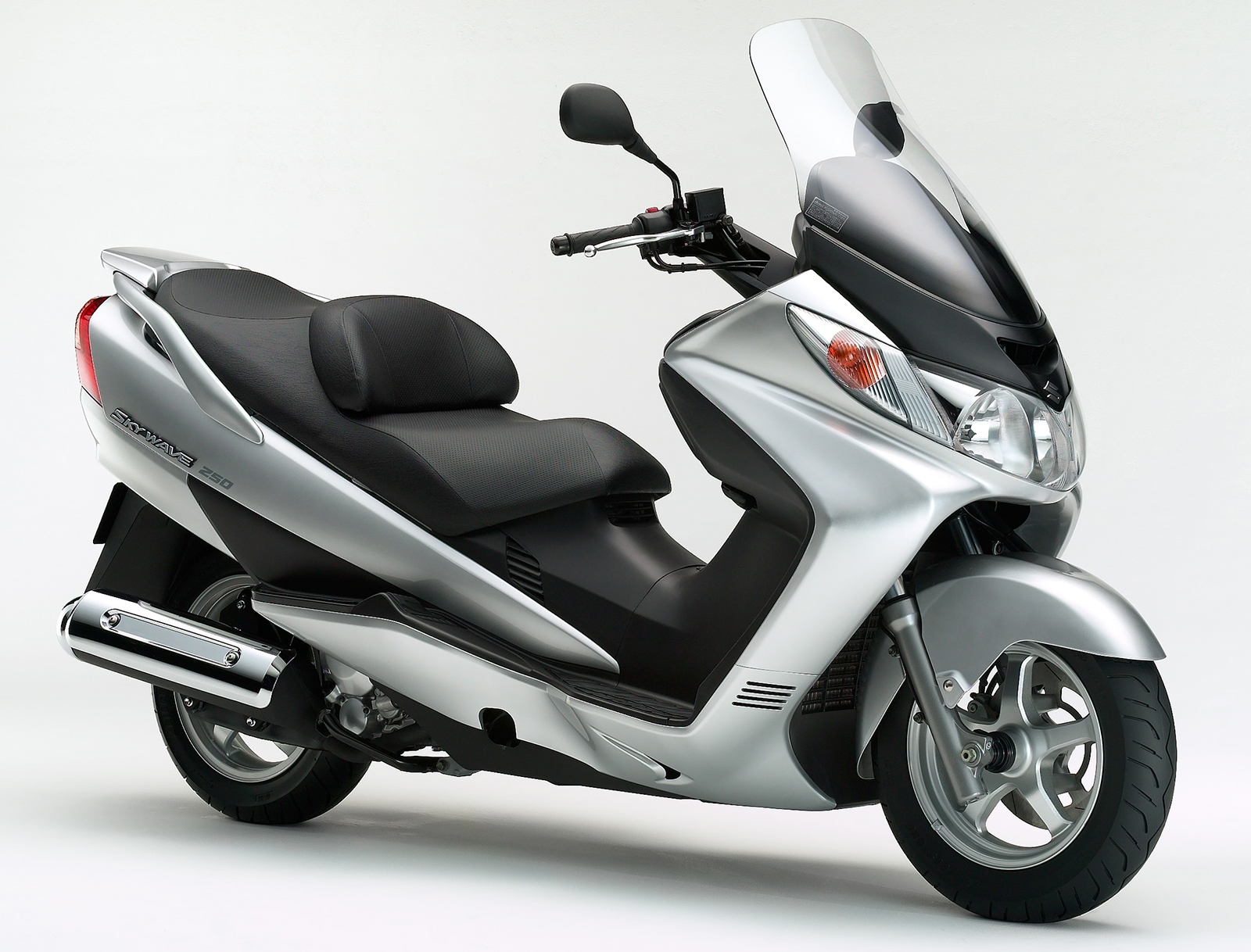 Скутер 400 кубов. Suzuki Skywave 250. Suzuki Skywave 250/400. Suzuki Skywave 250 2002. Максискутер Сузуки 250.