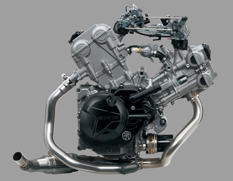 645cm³ liquid-cooled, DOHC 90-degree V-Twin engine