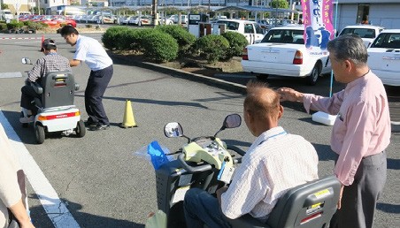 Electric wheelchair safe driving training seminar